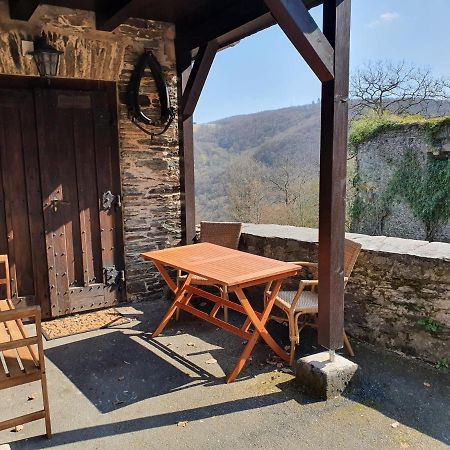 Am Burggraben Auf Der Sauerburg Appartement Sauerthal Buitenkant foto