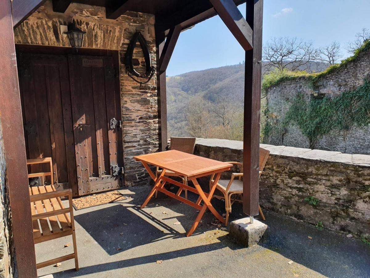 Am Burggraben Auf Der Sauerburg Appartement Sauerthal Buitenkant foto